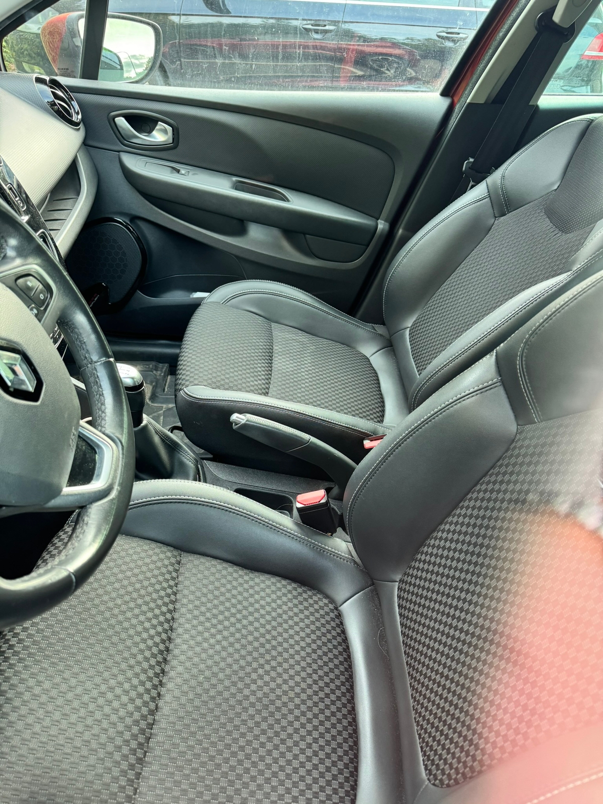 Renault Clio TCe 90 2017, bild 2/5