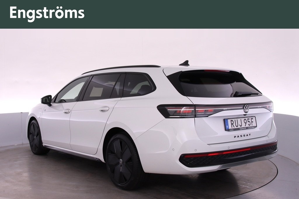 Volkswagen Passat R-Line 2026, photo 4/10
