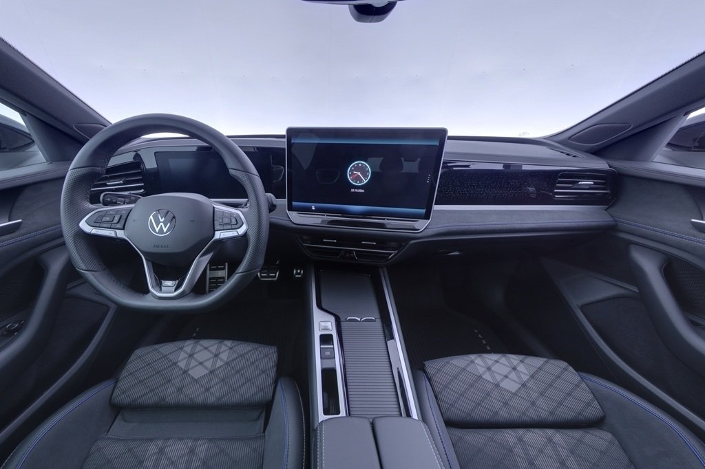 Volkswagen Passat R-Line 2026, photo 7/10