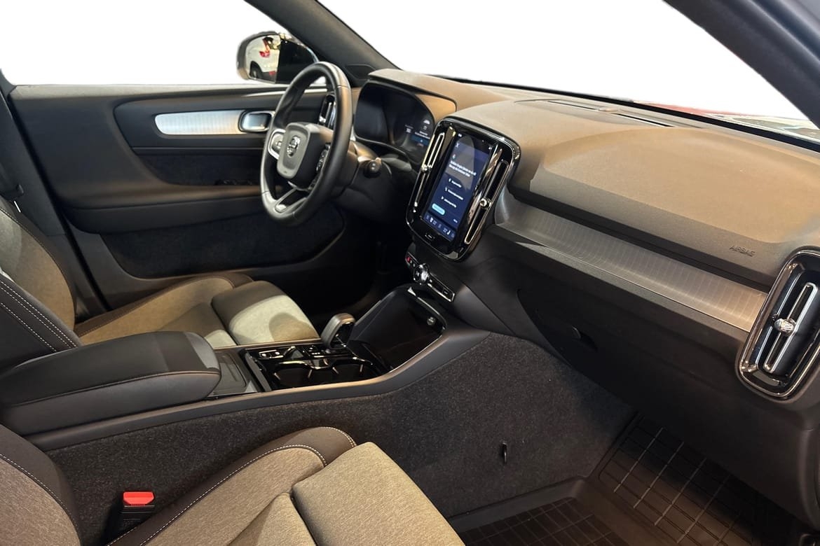 Volvo XC40 B3 Plus Dark 2025, bild 7/10