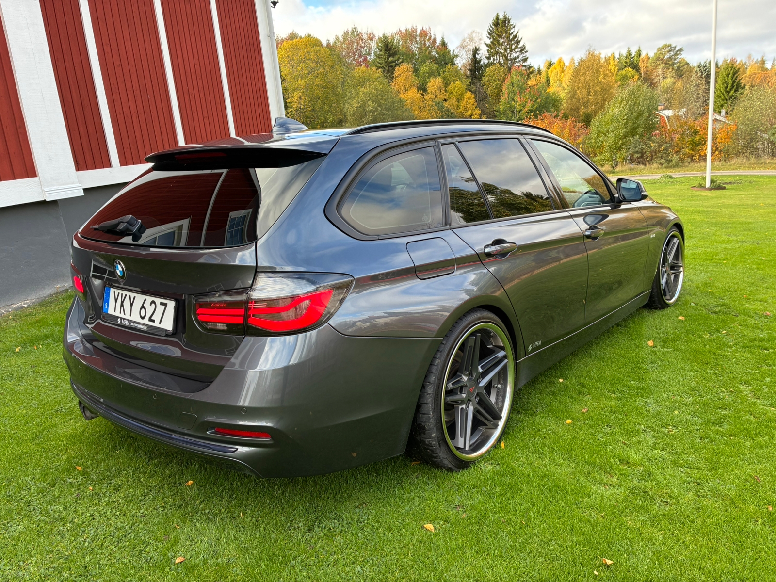 BMW 320d 2017, bild 2/8