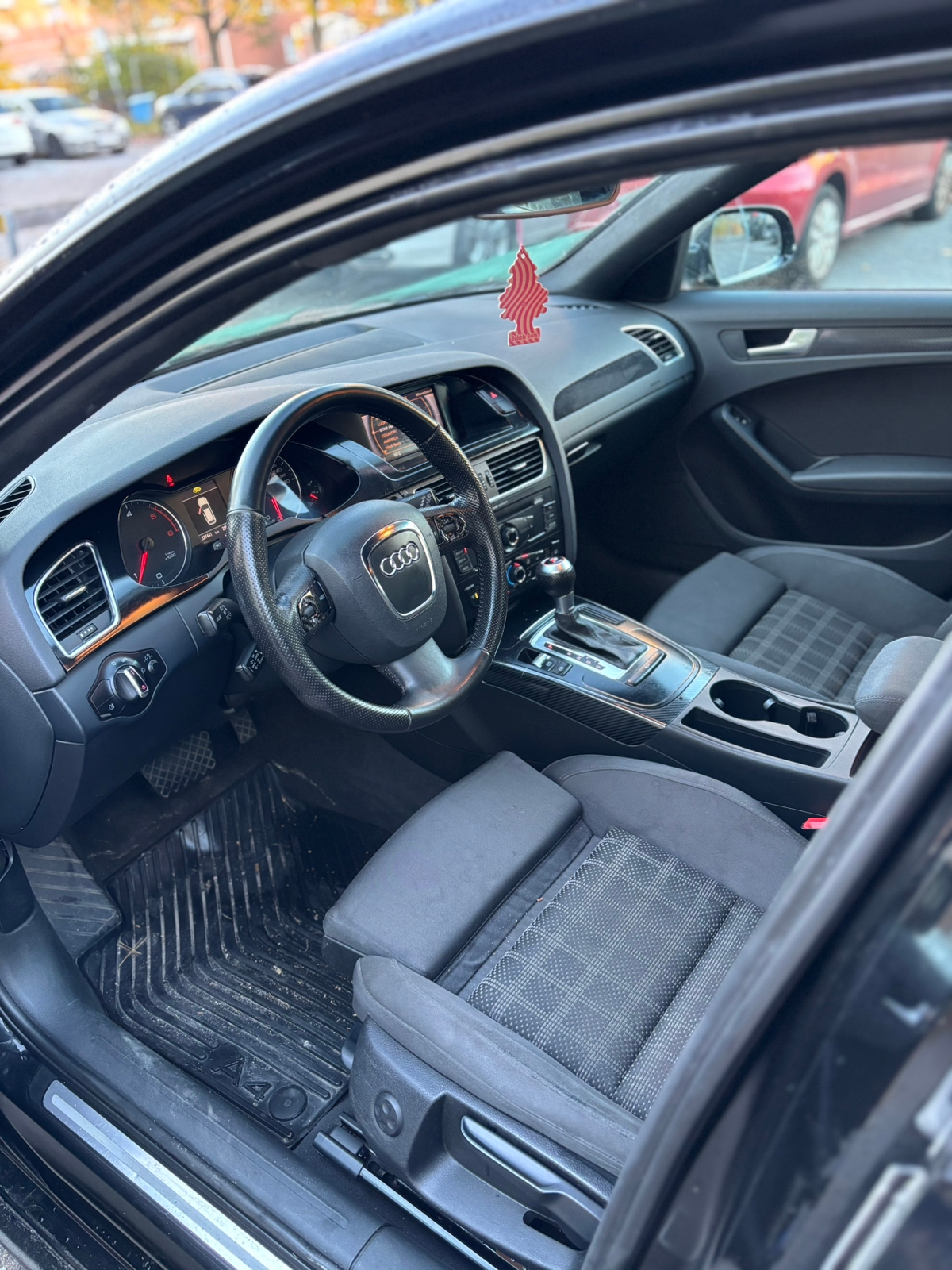 Audi A4 2.0 TDI 2011, bild 5/9