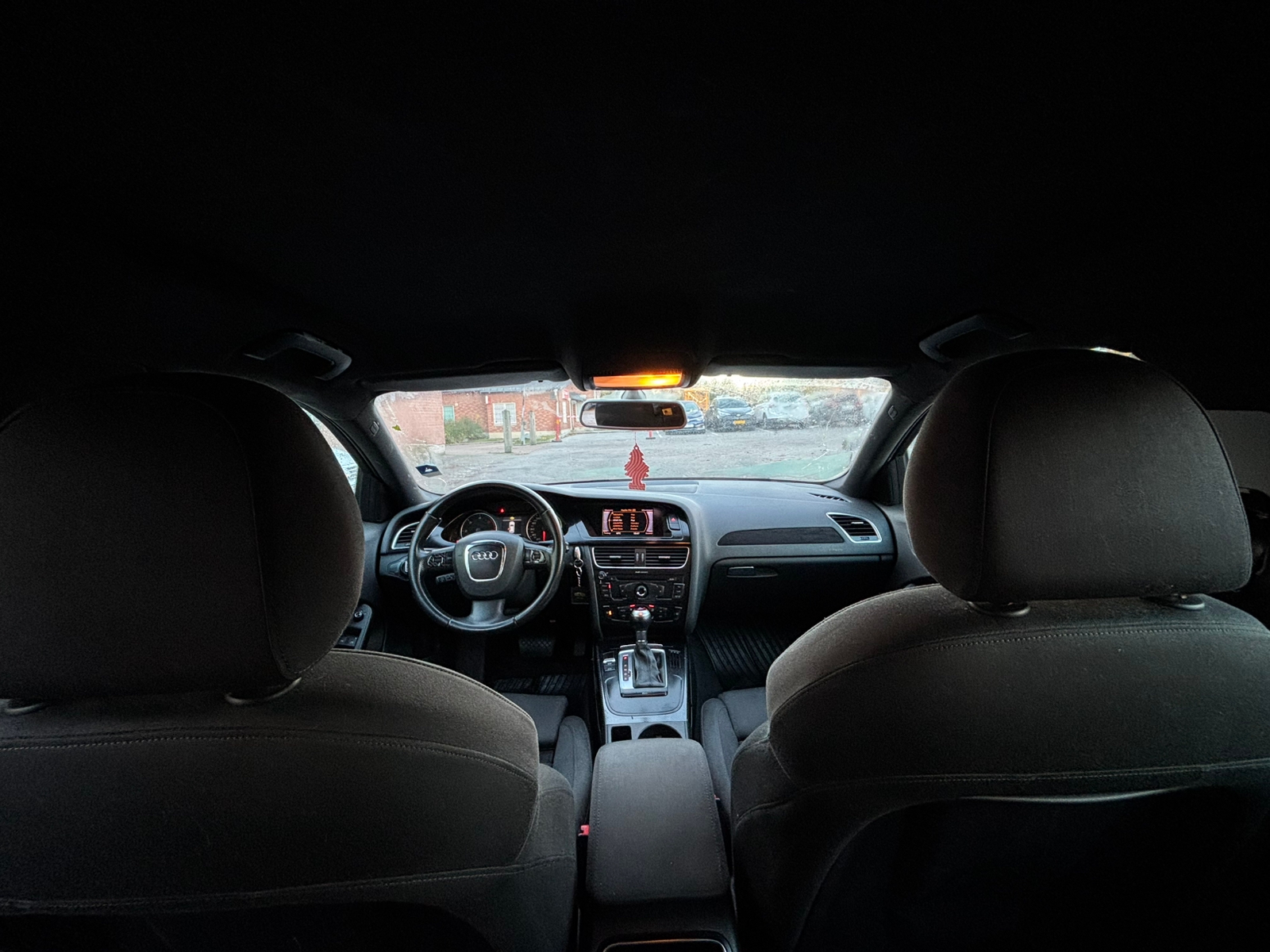 Audi A4 2.0 TDI 2011, bild 6/9
