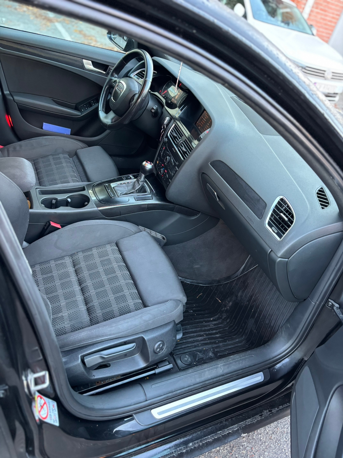 Audi A4 2.0 TDI 2011, bild 7/9