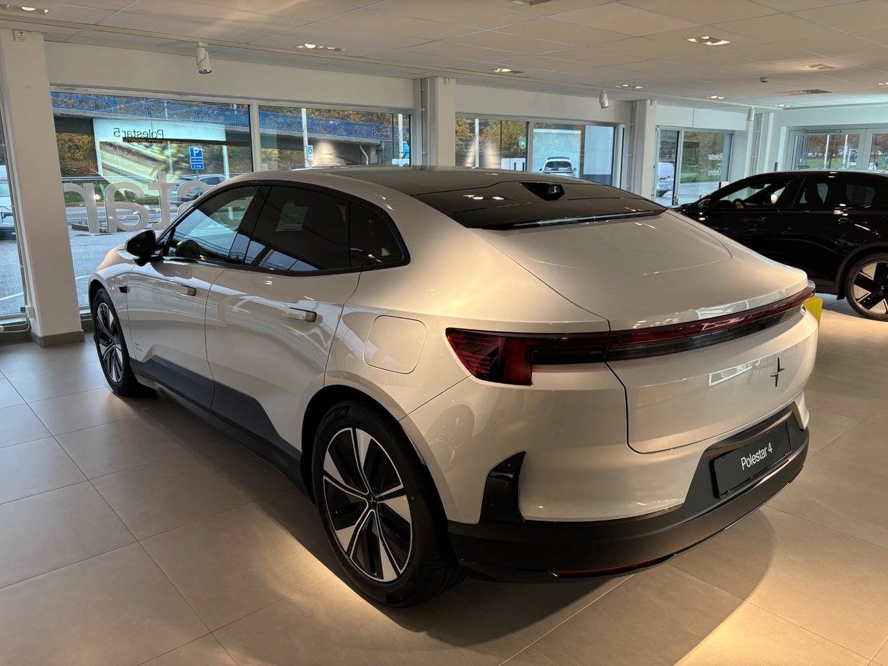Polestar 4 Long Range Business 2027, photo 2/3