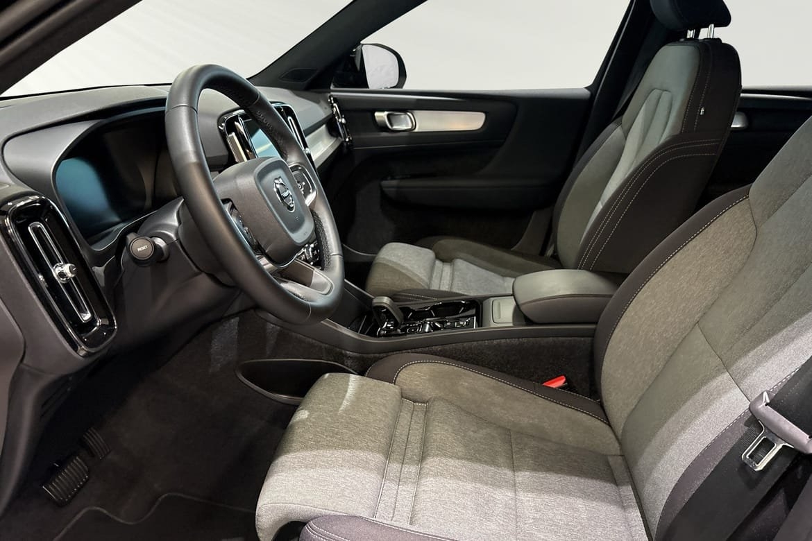 Volvo XC40 B4 Plus Dark 2026, bild 7/10