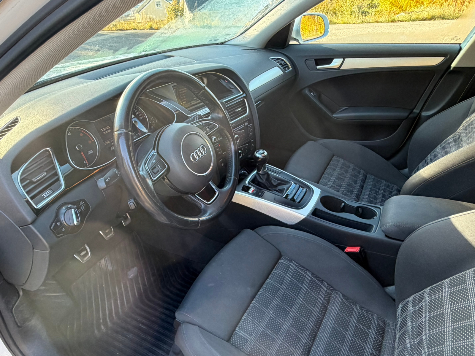 Audi A4 2.0 TDI 2015, bild 5/6