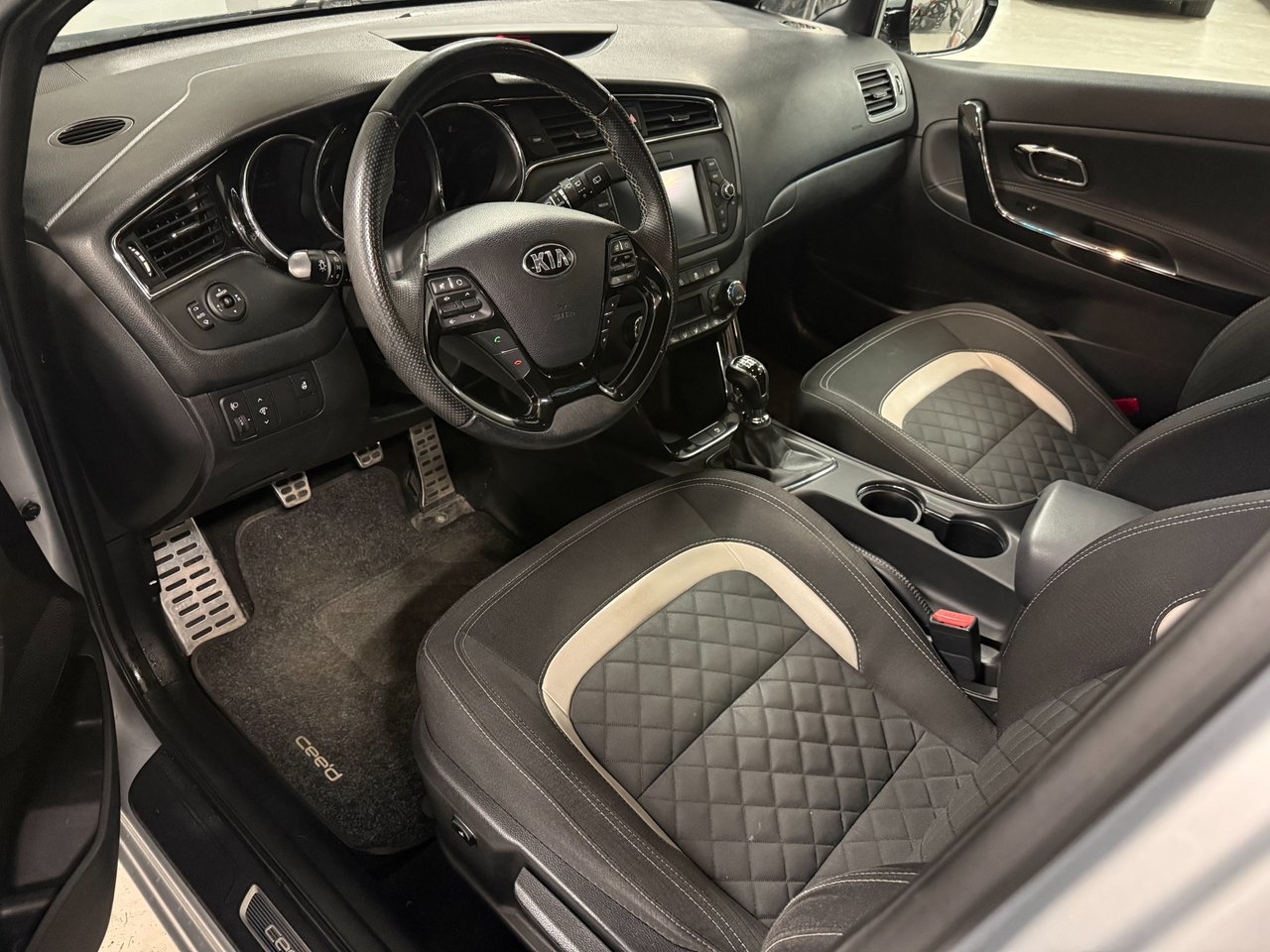Kia Ceed 1.6 CRDi 136 GT Line 2016, bild 6/9