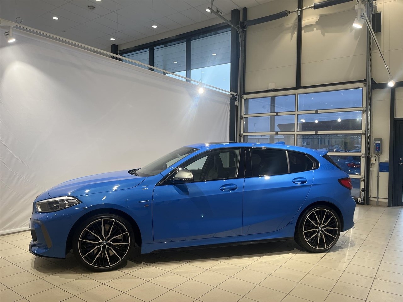 BMW M135i 2021, bild 2/10