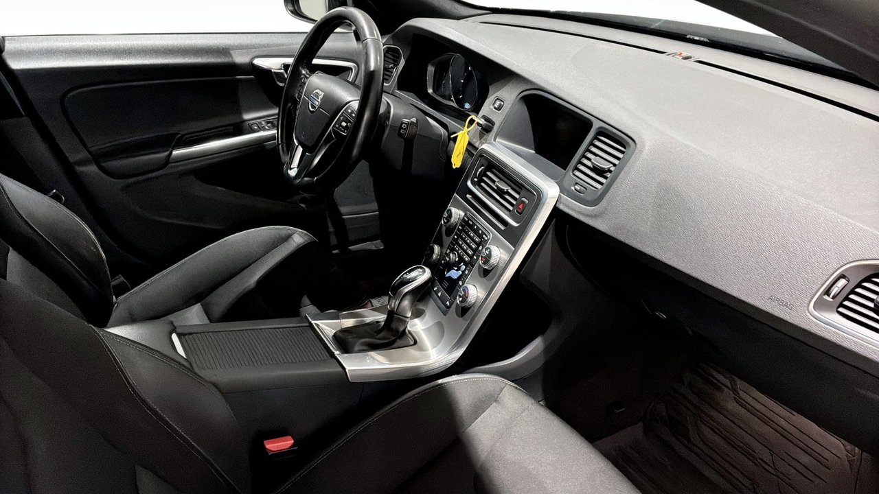 Volvo V60 D4 Momentum 2017, bild 3/9
