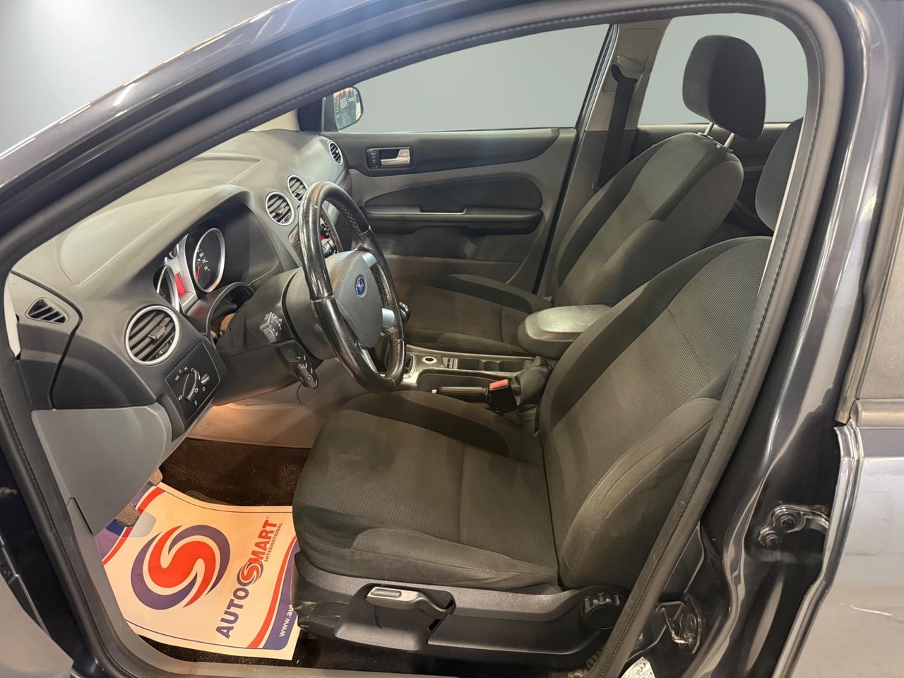 Ford Focus 1.8 Ghia 2009, bild 6/10