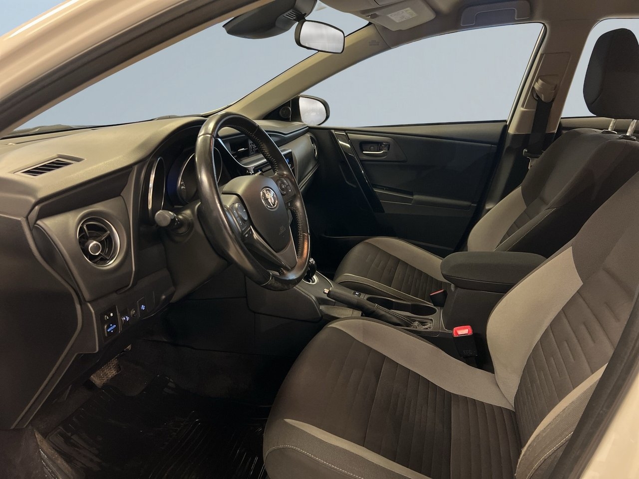 Toyota Auris 1.8 Hybrid Active 2015, bild 7/10