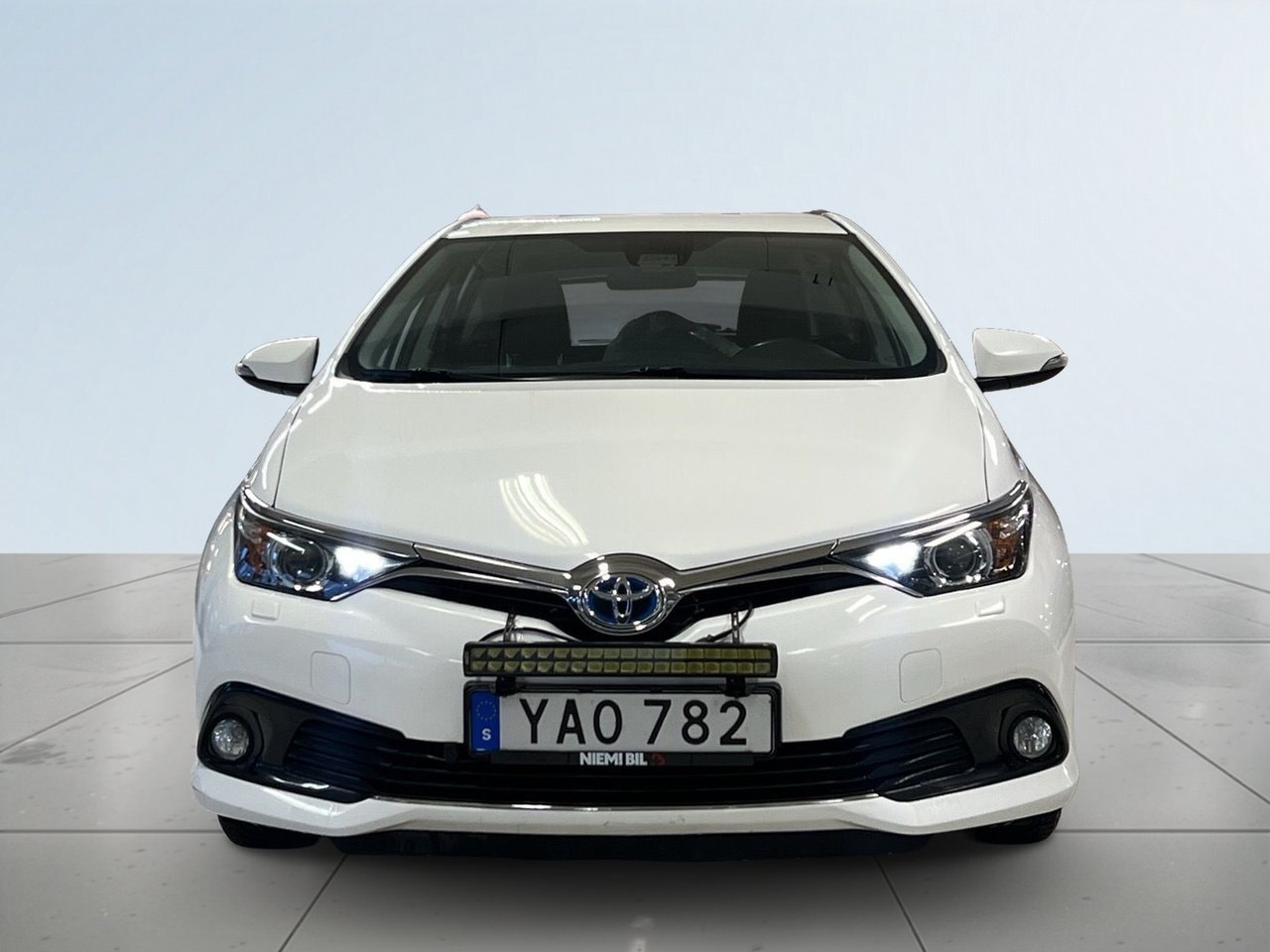 Toyota Auris 1.8 Hybrid Active 2015, bild 2/10