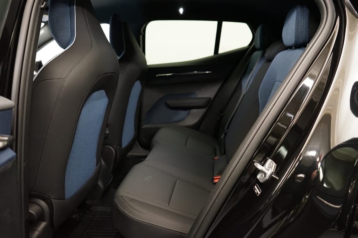 Volvo EX30 Extended Range Plus 2025, bild 7/10