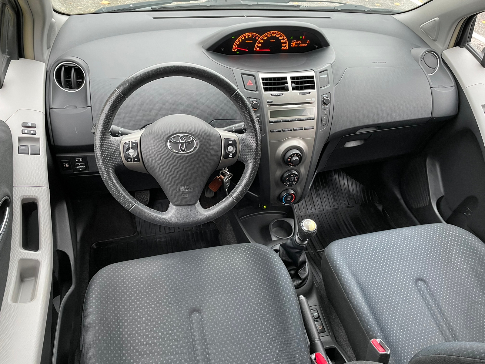 Toyota Yaris 2010, bild 7/10