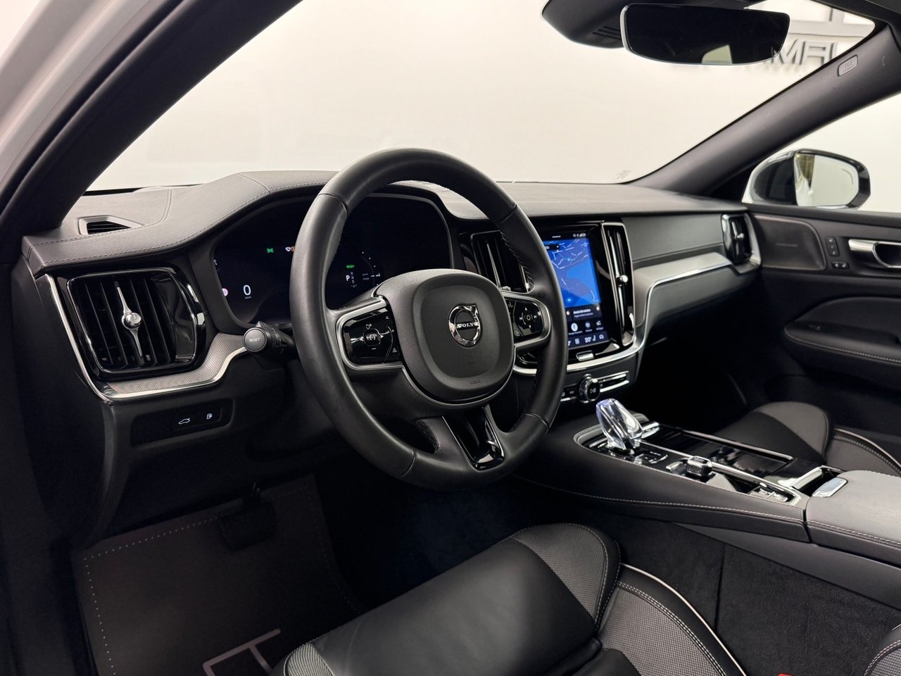 Volvo V60 T6 Ultra Dark 2025, bild 3/10