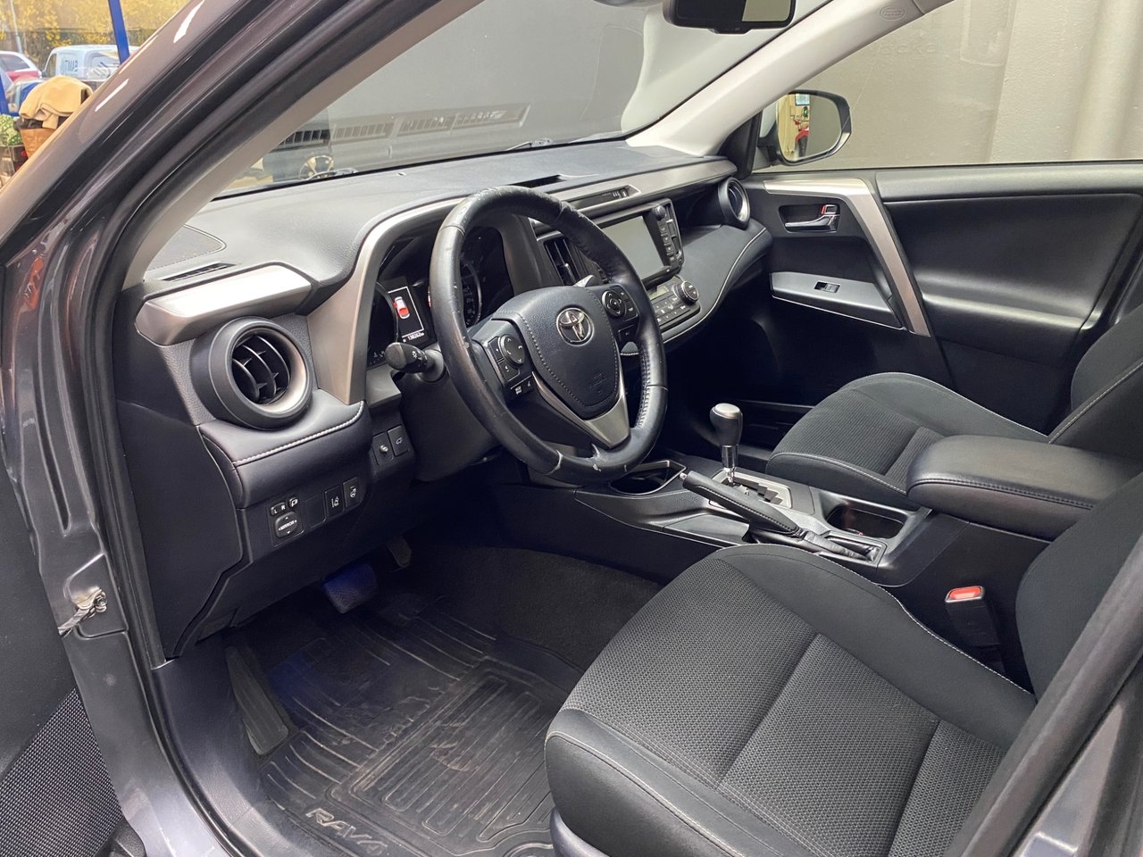 Toyota RAV4 2.5 Hybrid Active 2017, bild 6/10