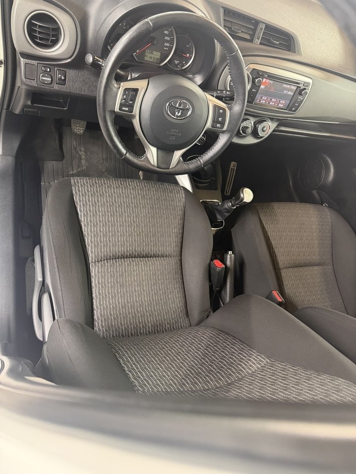 Toyota Yaris 1.33 Active 2013, bild 6/10