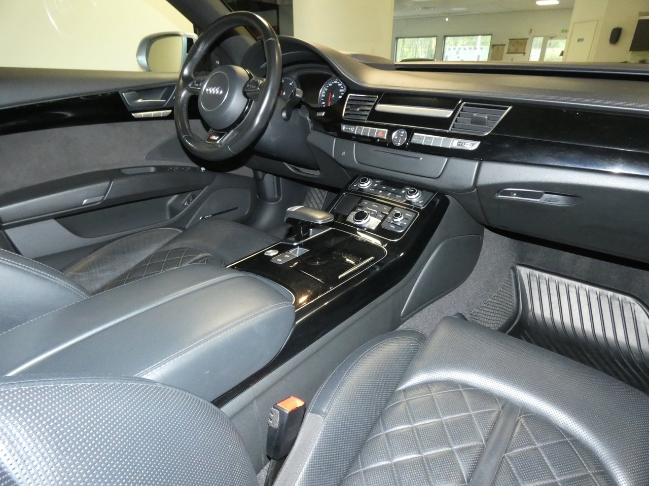 Audi A8 3.0 TDI 2017, bild 4/10