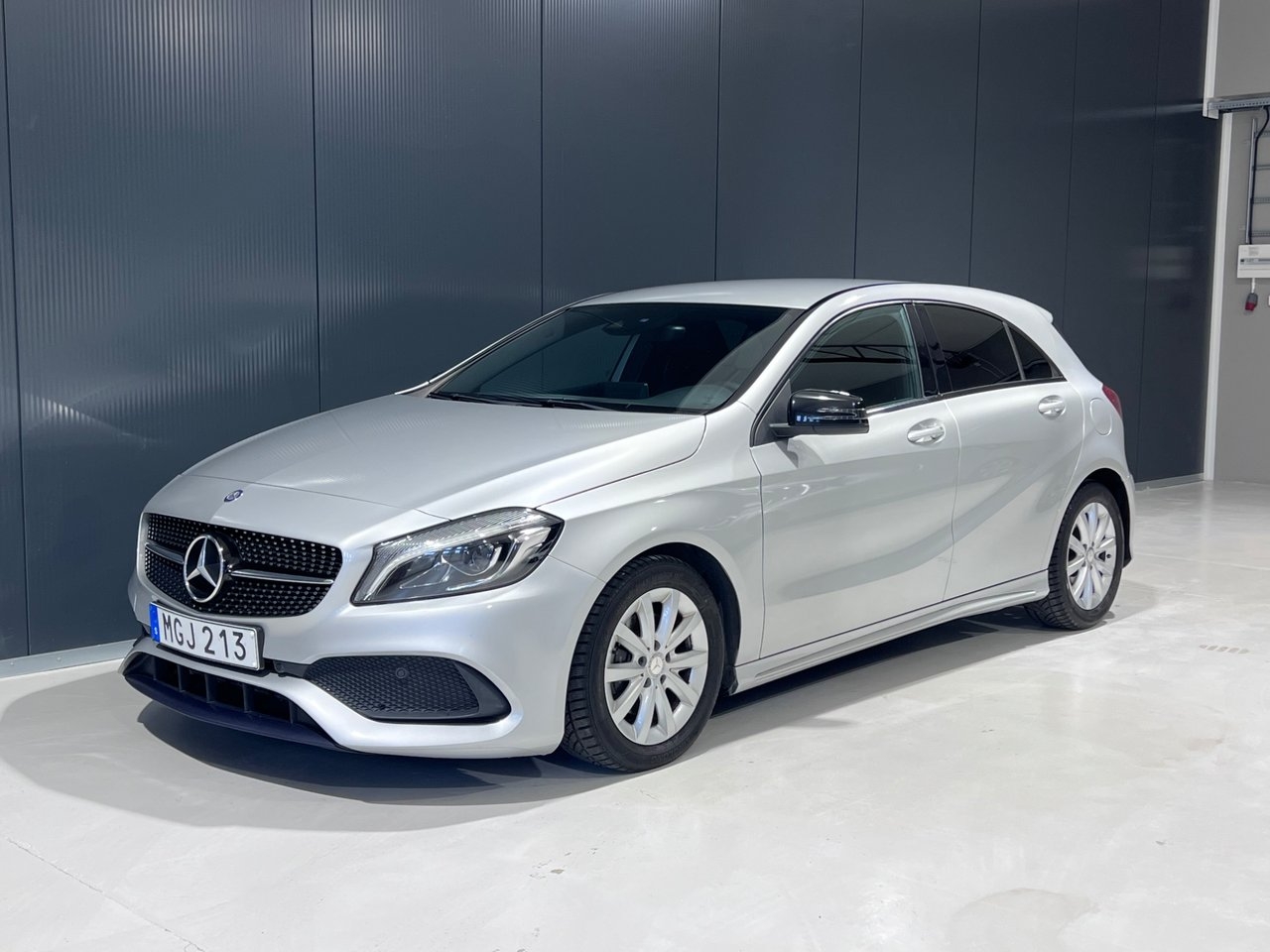 Mercedes-Benz A 180 AMG Line 2016, photo 2/10
