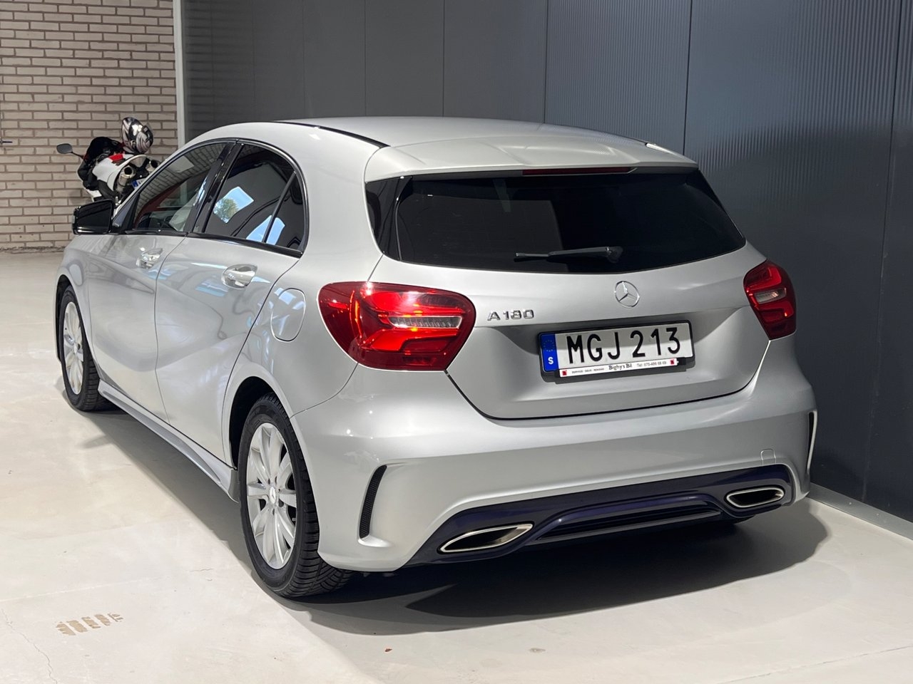Mercedes-Benz A 180 AMG Line 2016, photo 3/10