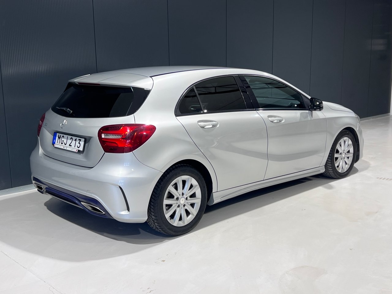 Mercedes-Benz A 180 AMG Line 2016, photo 7/10