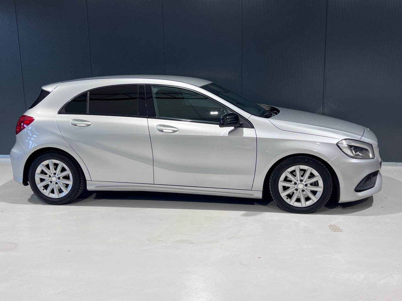 Mercedes-Benz A 180 AMG Line 2016, photo 6/10