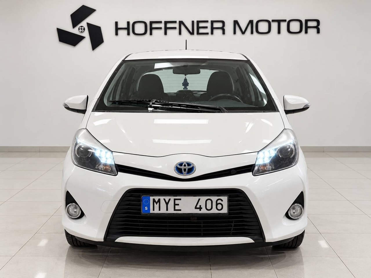 Toyota Yaris 1.5 Hybrid Active 2012, bild 2/10