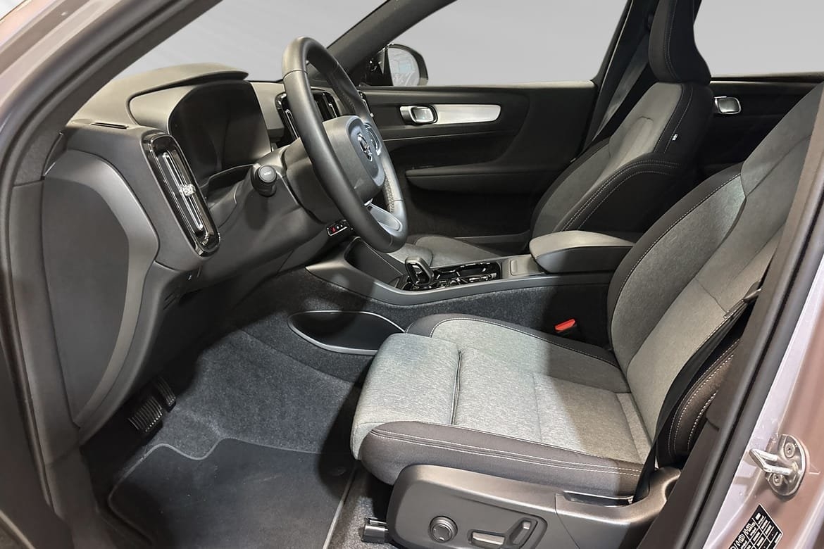 Volvo XC40 B4 Plus Dark 2026, bild 7/10