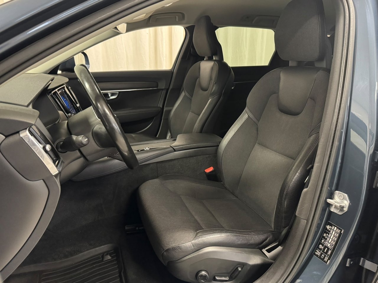 Volvo V90 Cross Country D5 Pro 2018, photo 9/10