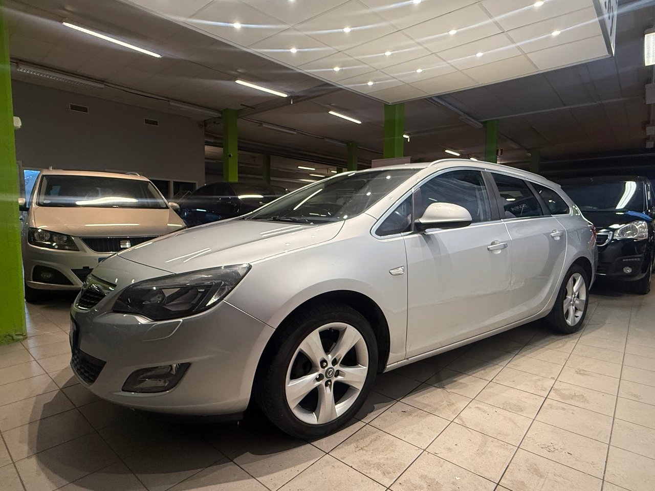 Opel Astra 1.4 Turbo Enjoy 2012, bild 2/10