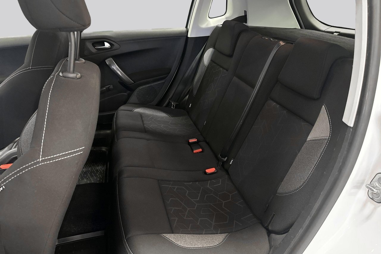Peugeot 2008 1.2 PureTech 110 2017, bild 9/10