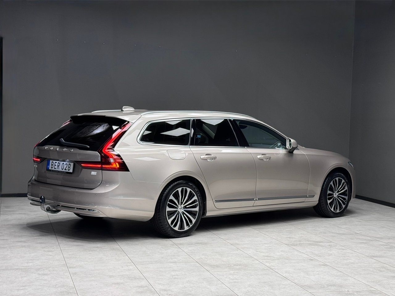 Volvo V90 T6 Core 2024, bild 2/10