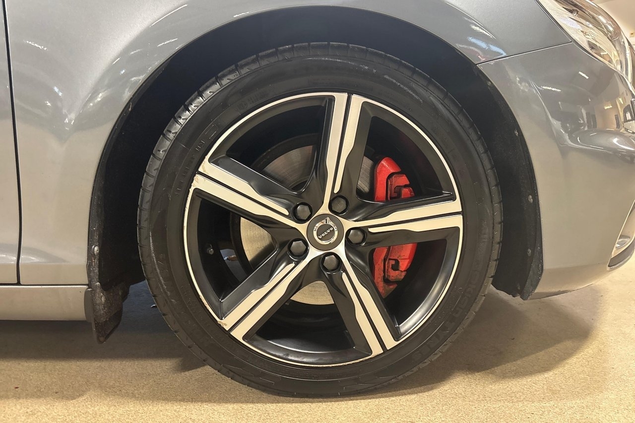Volvo V40 D2 R Design 2018, photo 10/10