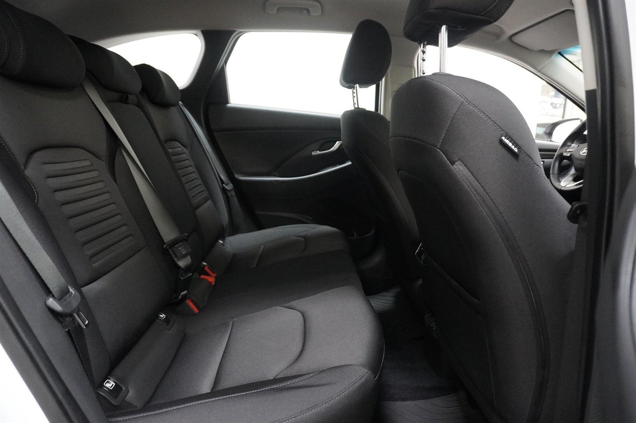 Hyundai i30 1.0 T-GDI Essential 2025, bild 6/10