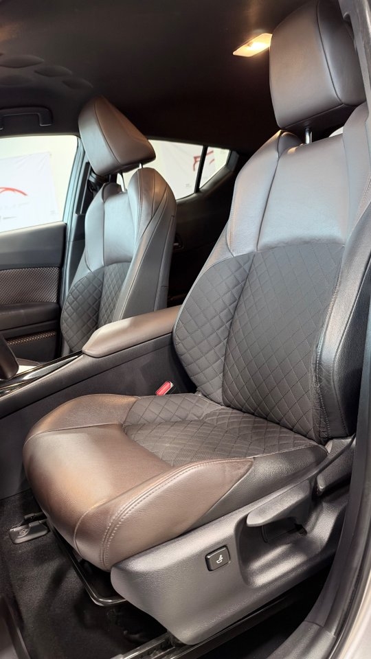 Toyota C-HR 1.2 T Executive 2017, photo 10/10
