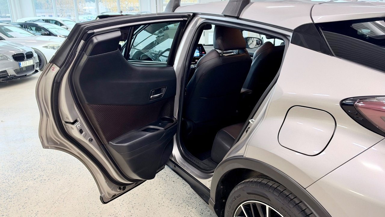 Toyota C-HR 1.2 T Executive 2017, bild 6/10