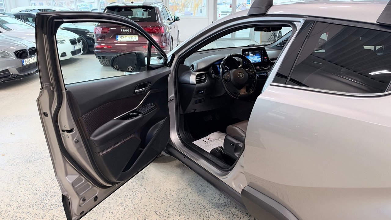Toyota C-HR 1.2 T Executive 2017, photo 9/10