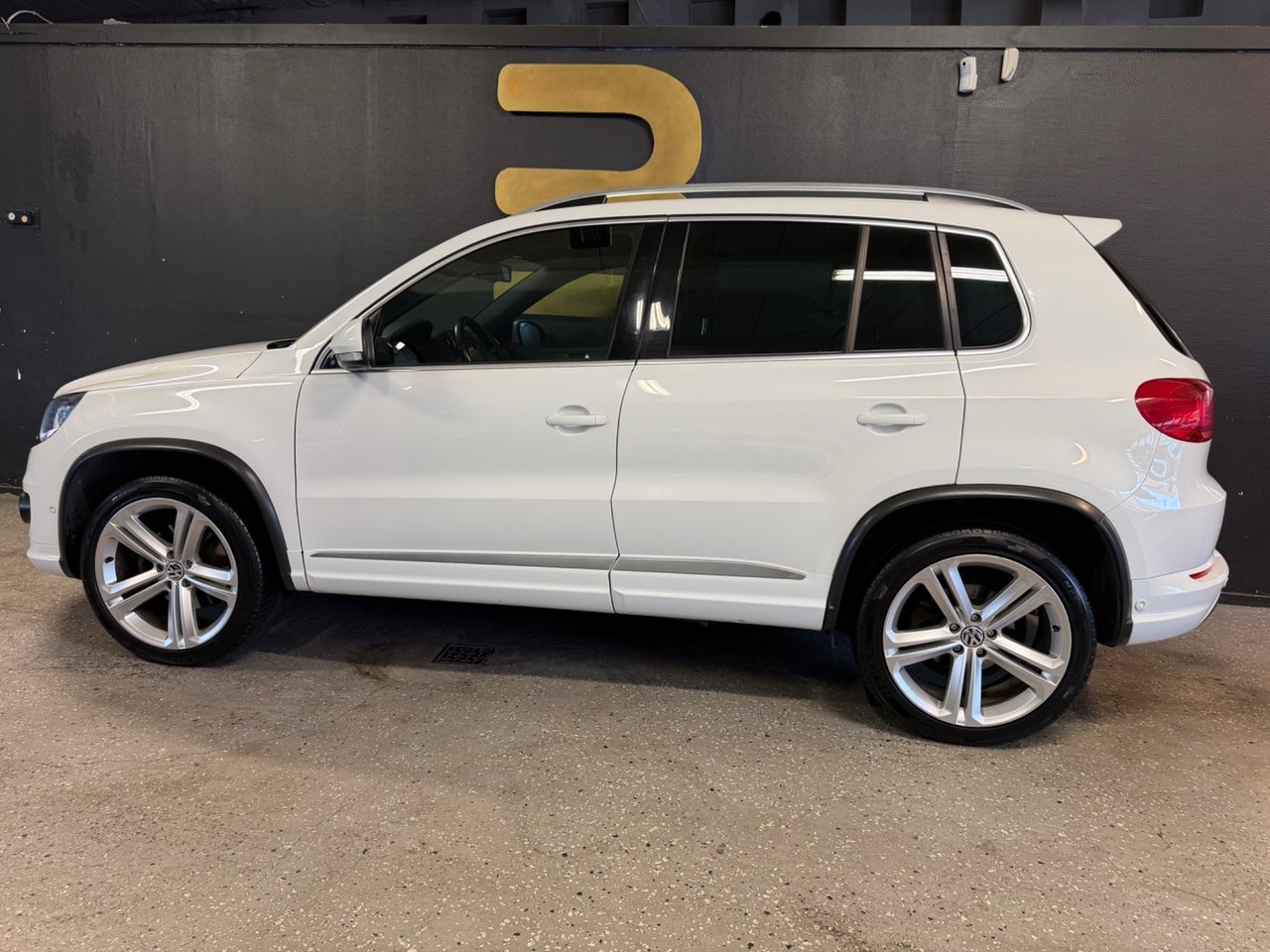 Volkswagen Tiguan 2.0 TDI SCR R-Line 2016, bild 2/10