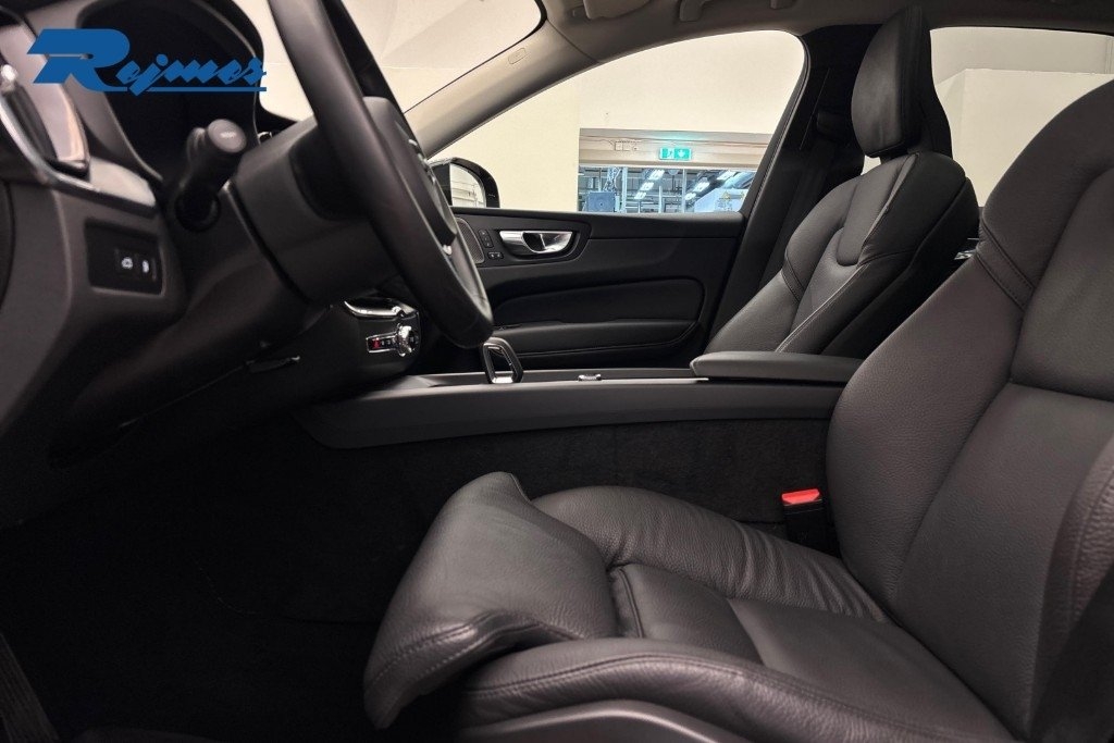 Volvo XC60 Plus Dark Nordic 2025, bild 6/31