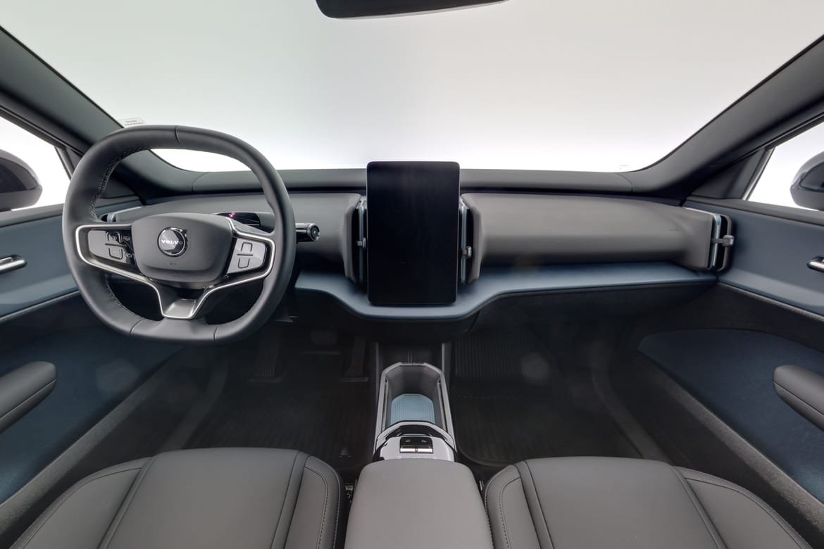 Volvo EX30 Extended Range Plus 2025, bild 7/10