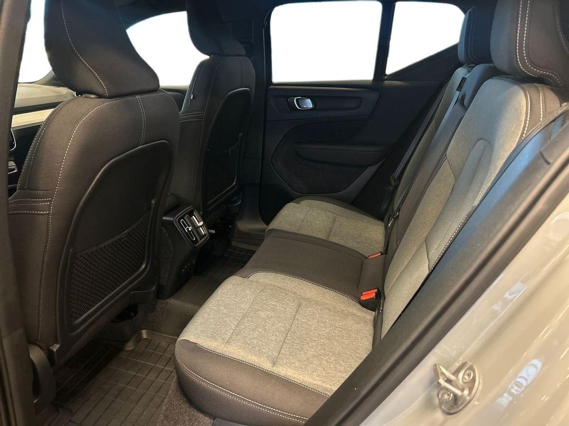 Volvo XC40 B3 Plus Dark 2025, bild 7/10