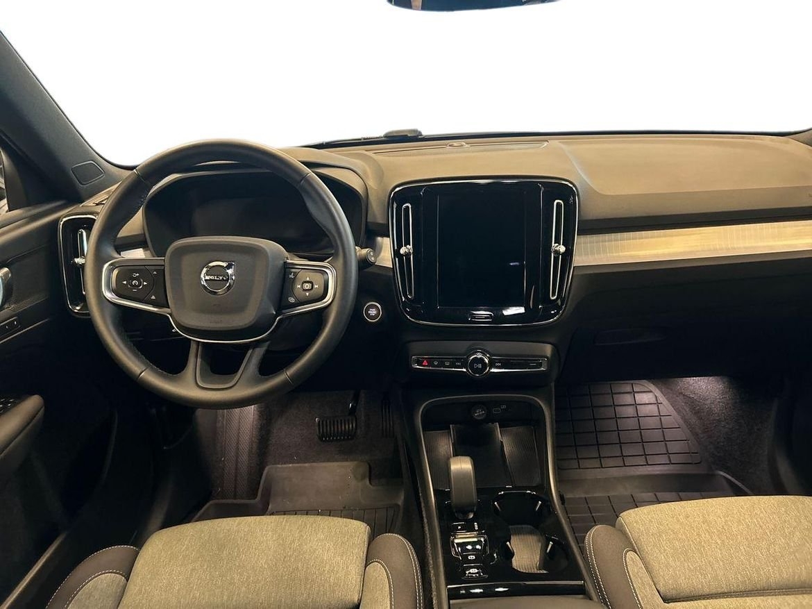 Volvo XC40 B3 Plus Dark 2025, bild 6/10