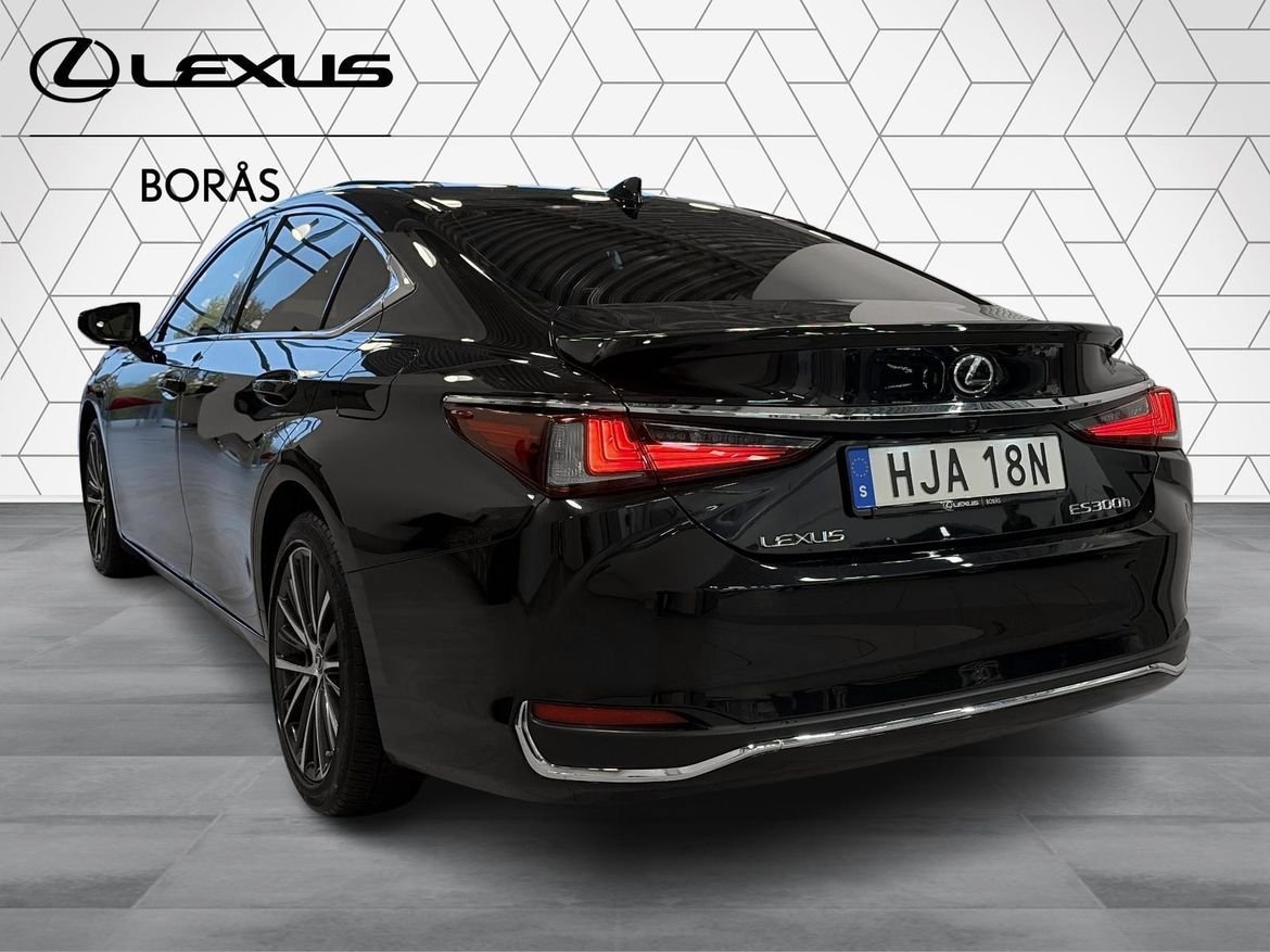 Lexus ES 300h 2023, bild 2/10