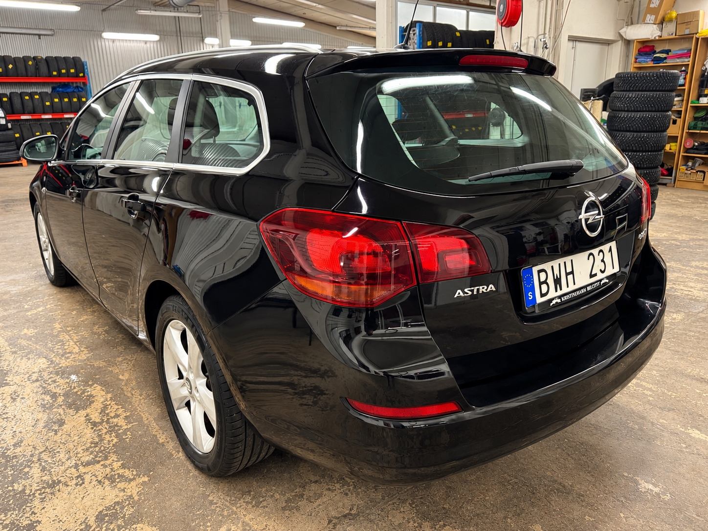 Opel Astra 1.7 CDTI 2011, bild 2/8