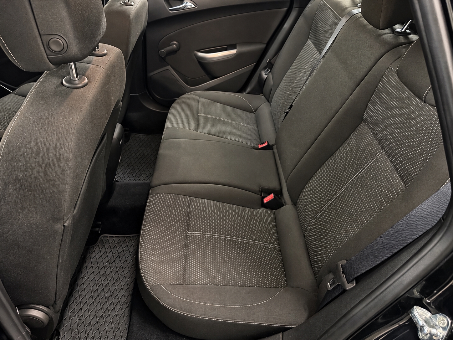 Opel Astra 1.7 CDTI 2011, bild 7/8