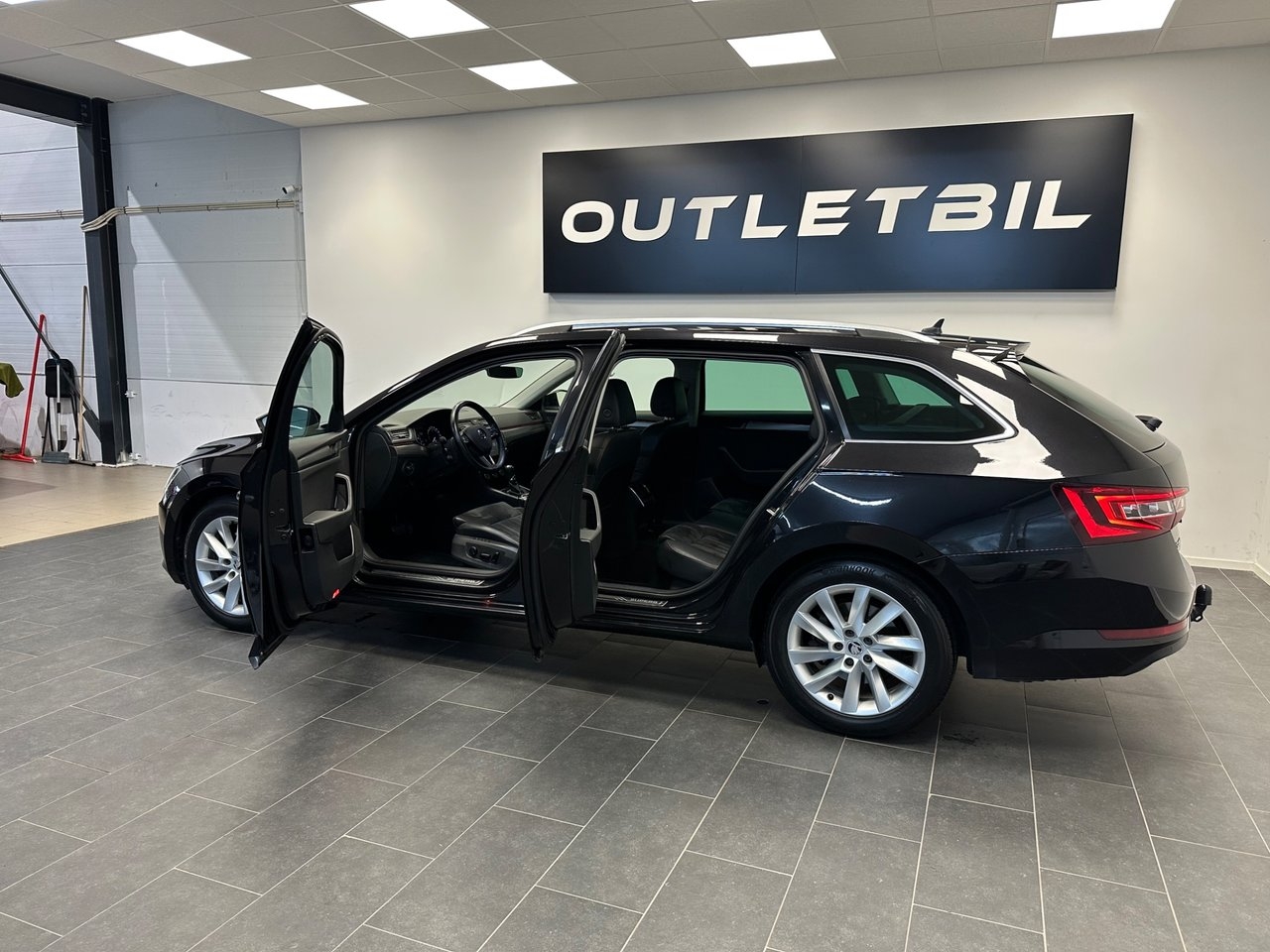 Skoda Superb 2.0 TDI SCR 2017, bild 3/10