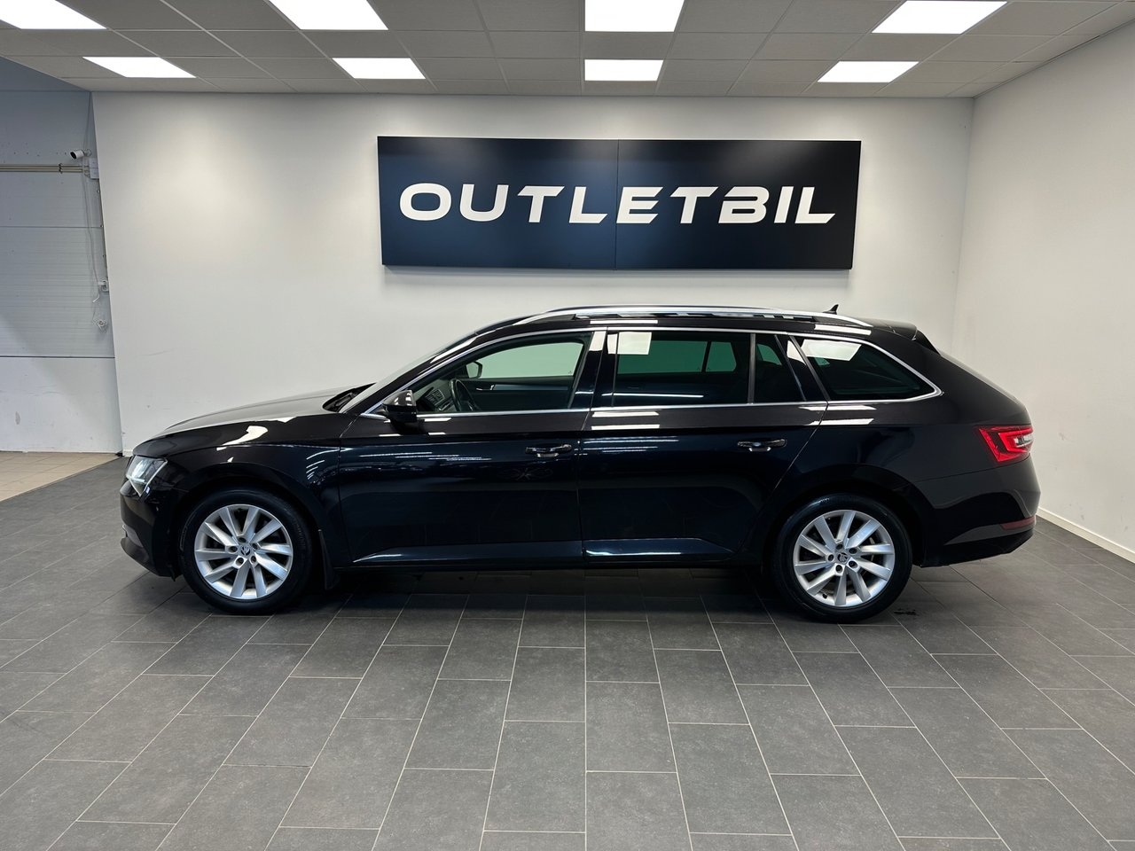 Skoda Superb 2.0 TDI SCR 2017, bild 2/10