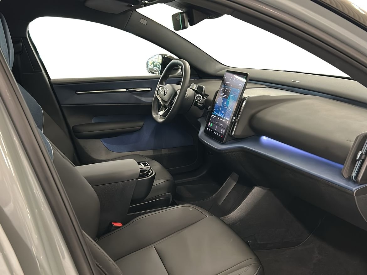 Volvo EX30 Extended Range Plus 2024, bild 7/10