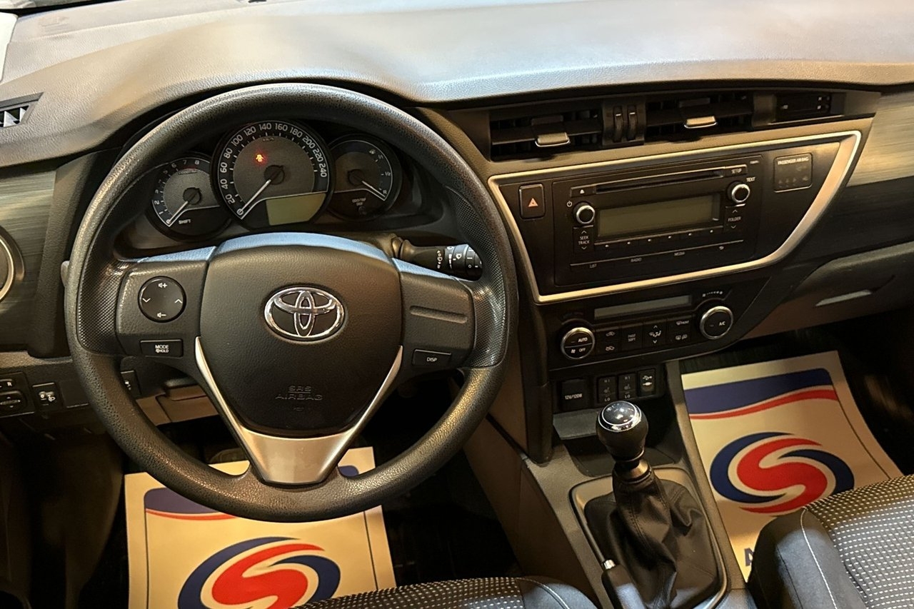 Toyota Auris 1.6 Life 2013, photo 10/10